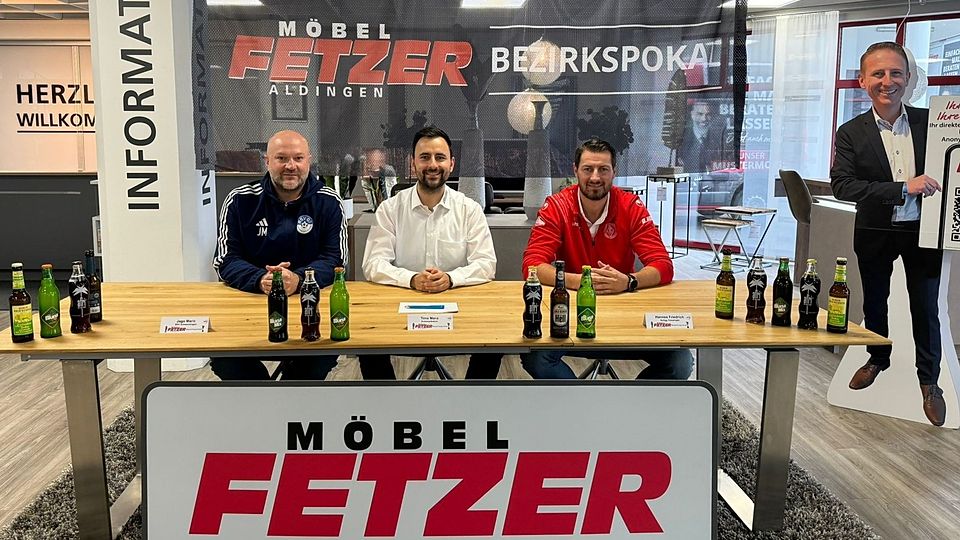 Timo Manz (Mitte/Referent für Kommunikation im Fußballbezirk Schwarzwald) leitete die Pressekonferenz mit Trossingens Coach Hannes Friedrich (rechts) und BSV-Coach Jago Maric.
