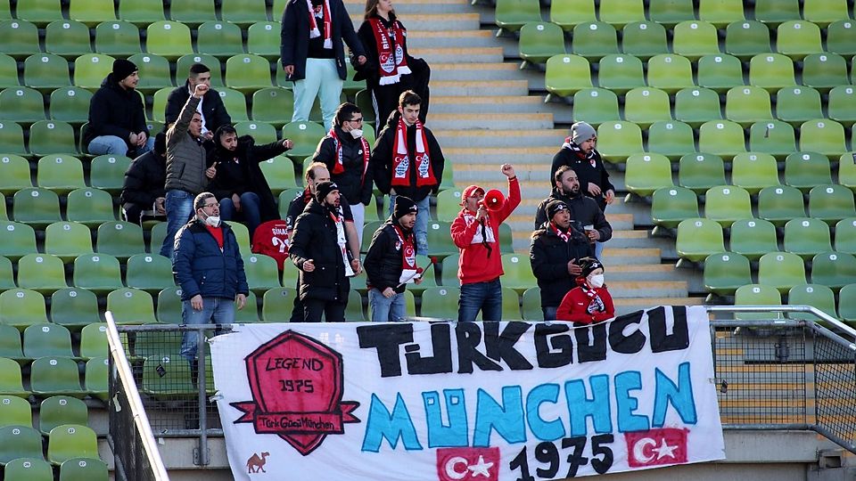 Machen sie zu viel Lärm? Die Fans von Türkgücü München.