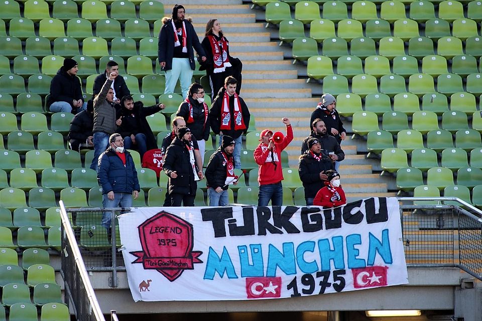 Machen sie zu viel Lärm? Die Fans von Türkgücü München.
