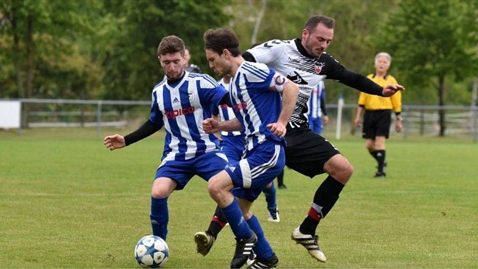 Kein Durchkommen für den Gegner beim FC Spöck 2 F: Stutz