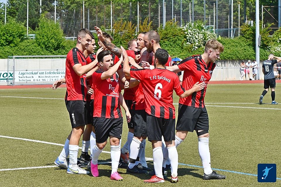 Nach einem 2:0-Rückspielsieg gegen den SV Hofheim steigt der FC Sulzbach in die Kreisoberliga auf. 