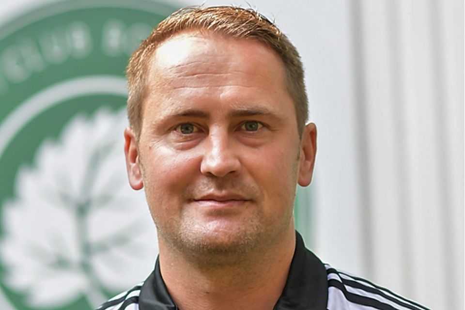 David Gsella, Trainer von SC Borussia Lindenthal-Hohenlind, trifft auf seinen Ex-Klub SV Schlebusch. 