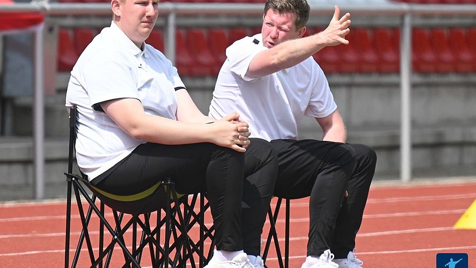 Marc Bach (r.) bleibt Vohwinkel-Trainer. 