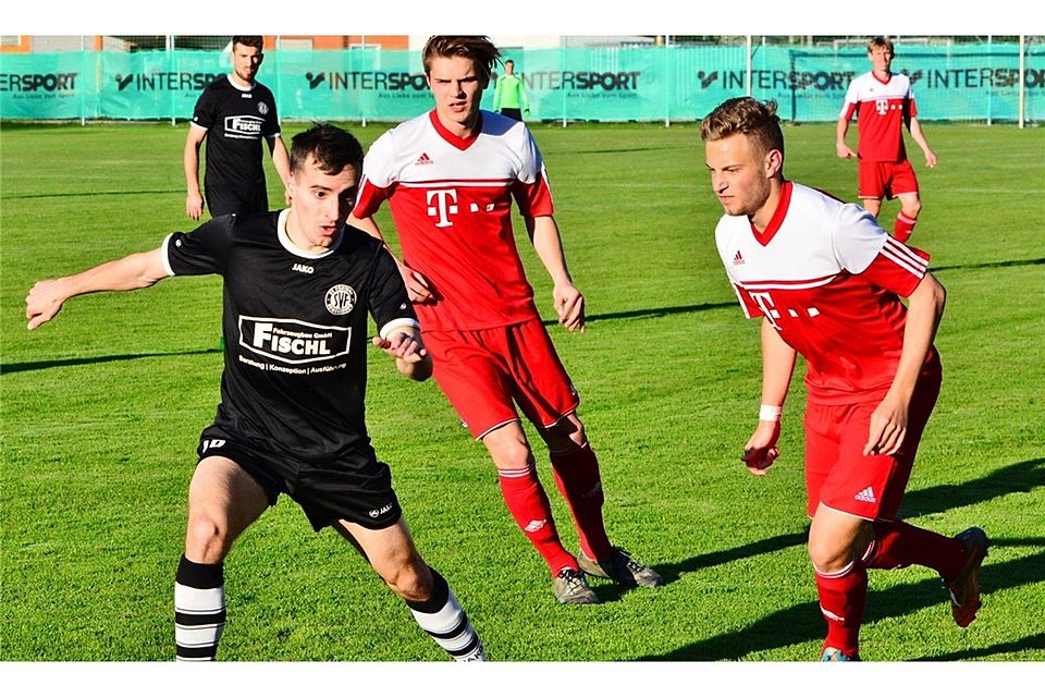 Beim SC Ettmannsdorf hier gegen Fortuna Regensburg steht in den letzten Saisonspielen die Entwicklung der Spieler im Vordergrund.  Foto: Zwick