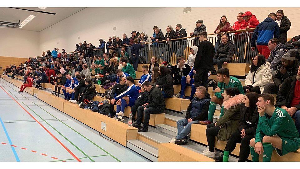 Gut besetzte Ränge in der Sporthalle Kaiserstraße