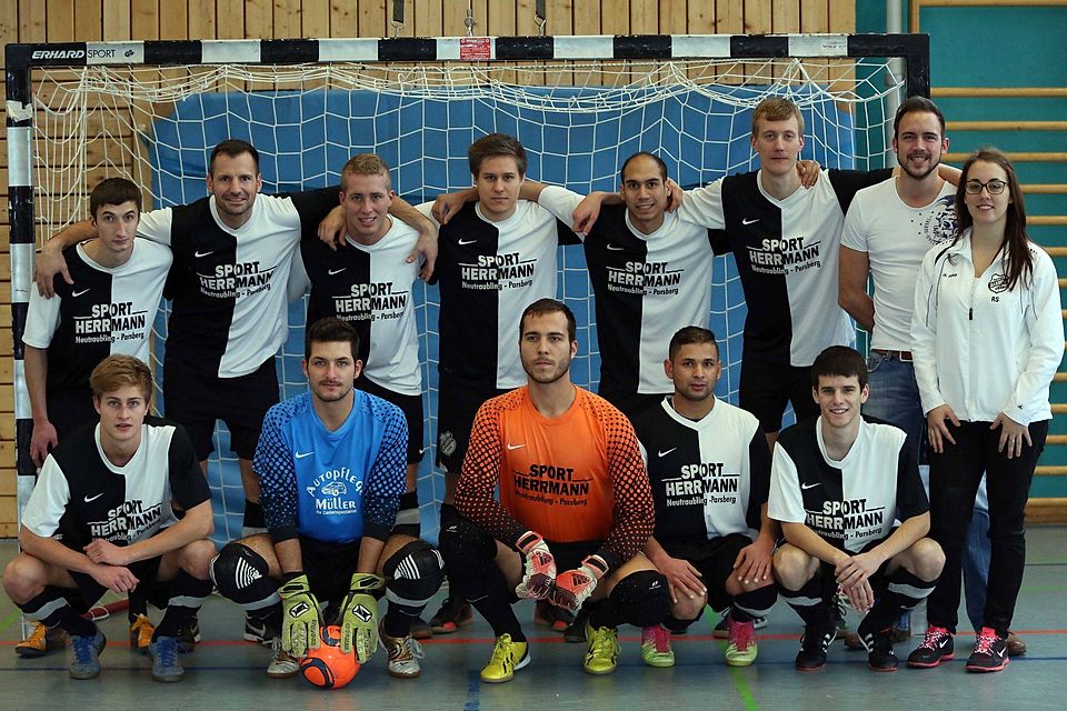 Die SpVgg Illkofen steht einen Spieltag vor Saisonende bereits als Premierenmeister der Futsalliga Oberpfalz fest. F: Brüssel