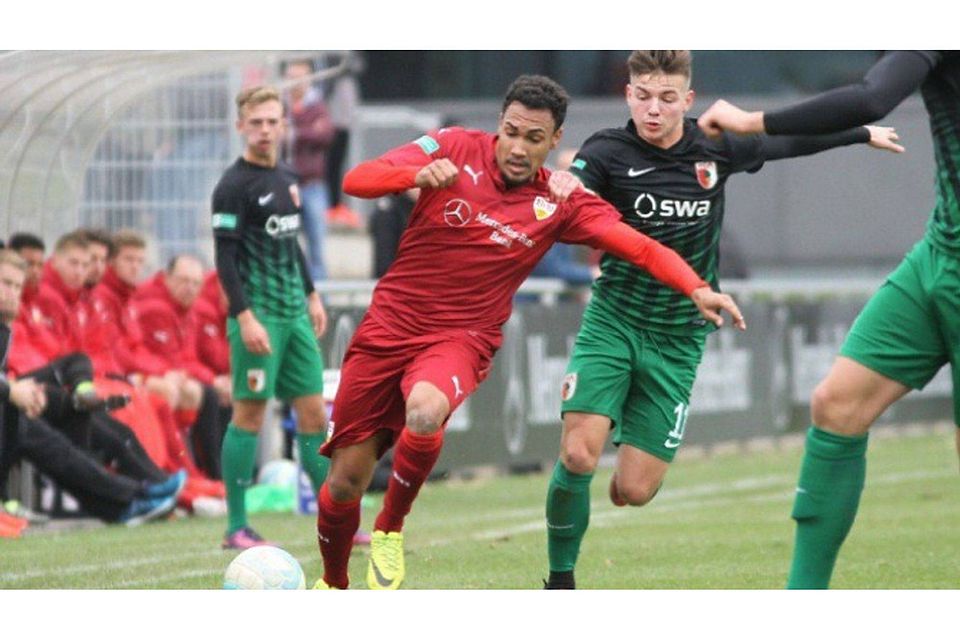 Toni Suddoth Terell mühte sich nach Kräften, konnte die 0:1-Heimniederlage seines VfB Stuttgart gegen den FC Augsburg aber auch nicht vermeiden. F: Lommel