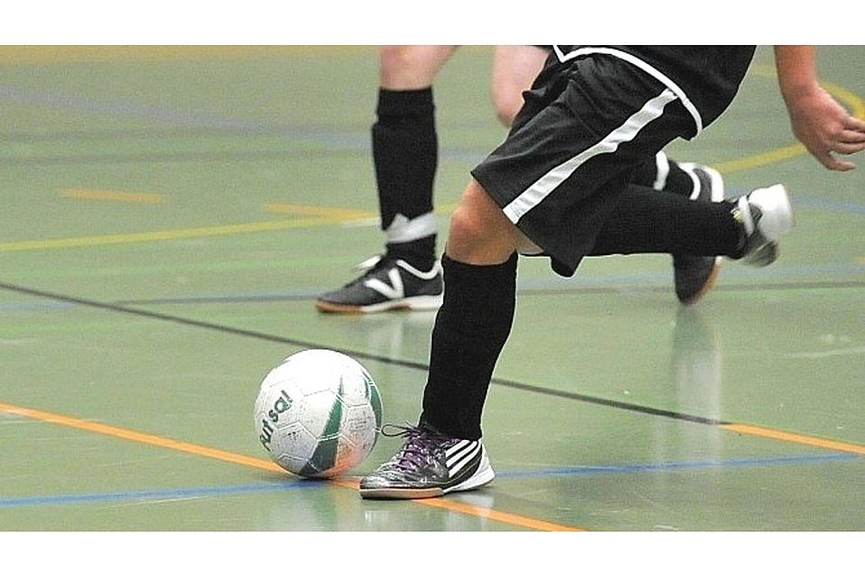 In Zukunft soll der drucklosere Futsal-Ball bei allen Hallenturnieren– nunmehr auch bei den Aktiven – zum Zuge kommen Foto (Archiv): Holom