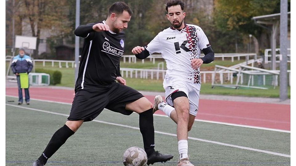 Diyar Abravci (links, hier gegen Hummetroths Idris Schabel) und die A-Liga-Fußballer der FSV Erbach wollen am Sonntag im Heimspiel gegen die SG Rothenberg drei Punkte einfahren.	Archivfoto: Herbert Krämer