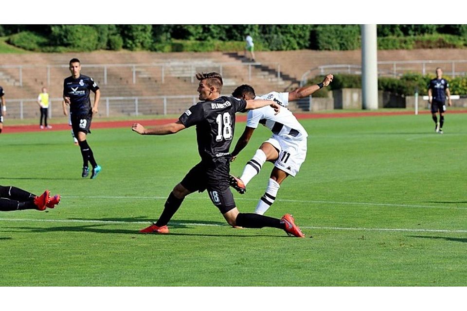 Thomas Blomeyer (Nr. 18) hat auf St.Pauli sein Debüt in der zweiten Bundesliga gefeiert. F: Koerlings