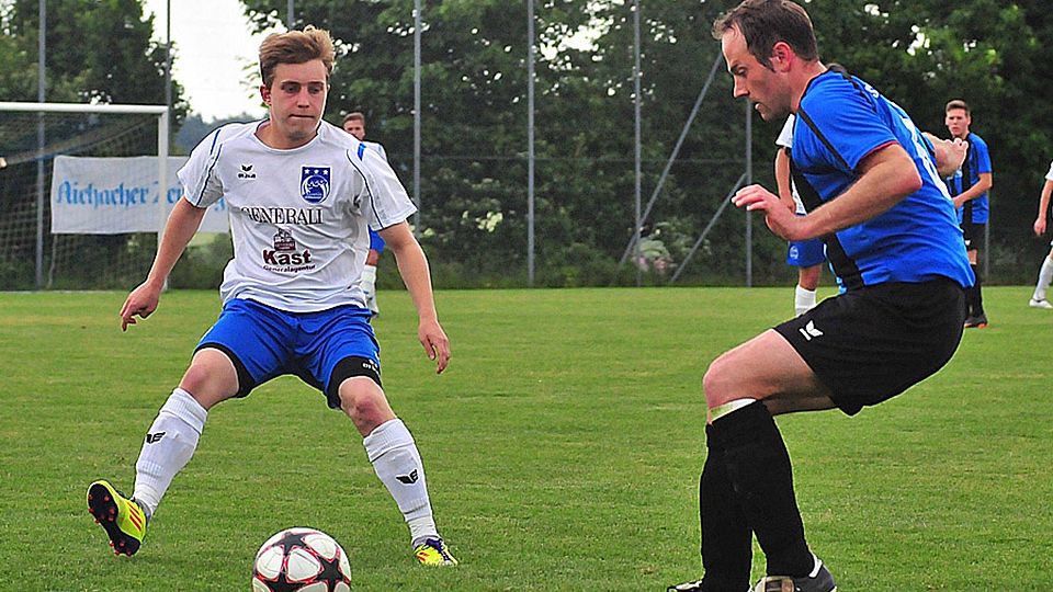 Tino Czernin (rechts) wird bis zum Ende der Saison den SSV Alsmoos-Petersdorf trainieren. Aufgrund einer Verletzung spielt er nicht mehr Fußball.  Archivfoto: Peter Appel