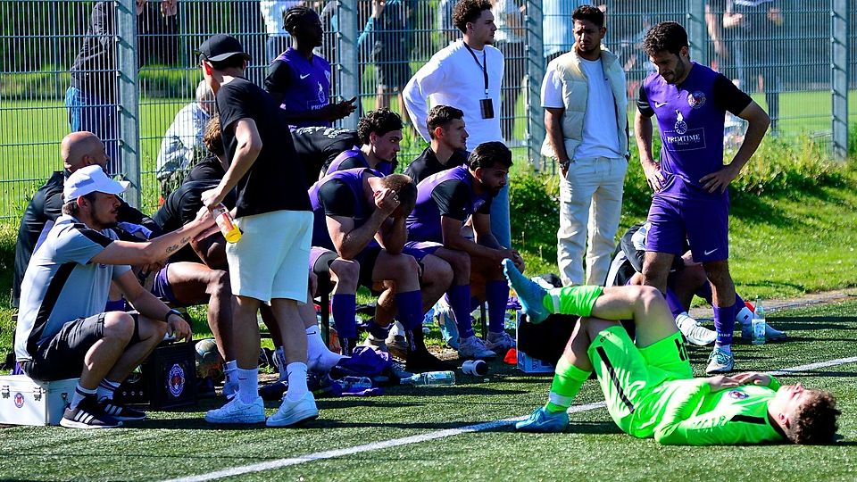 Enttäuschung pur: Der SV Türkgücü Königsbrunn steigt trotz eines Erfolgs zum Abschluss in die Kreisliga ab.