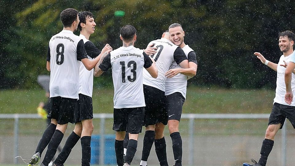 Viktoria Sindlingen bleibt an der Spitzengruppe der A-Liga Main-Taunus dran. Gegen den SV Hofheim siegten sie deutlich.