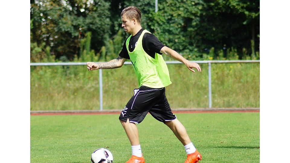 „Jetzt warte ich einfach die Trainingswoche ab und dann werden wir sehen, ob ich gegen den FC Erzgebirge Aue schon im Kader stehen kann“ – Jakub Kosecki ist am Hardtwald zurück.  Foto: SVS