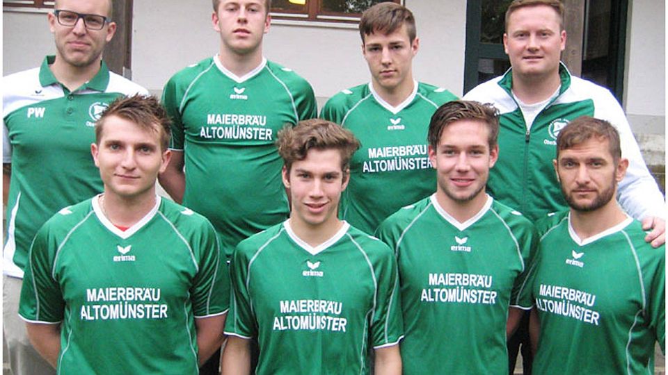 Neu beim SCO (hinten von links): Patrick Weber, Vinzenz Weiner, Jonas Hundseder, Thomas Nöbel sowie (vorne) Dimitri Oks, Alexander Penthaler und Max Miesl an der Seite von Abteilungsleiter Sergej Lorenz.