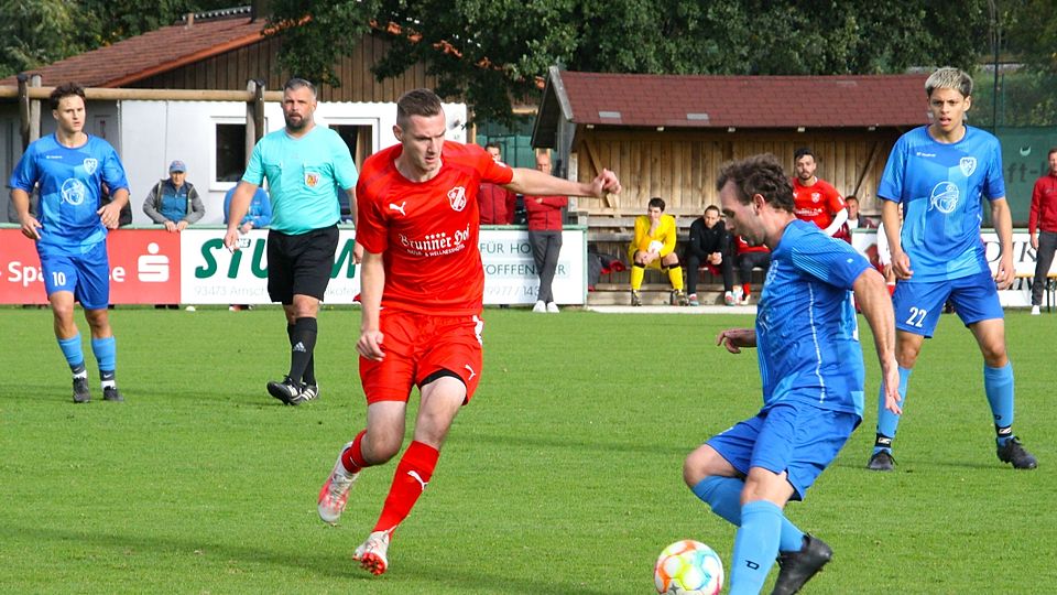 Die DJK Arnschwang (roter Dress) verlor ihr Heimspiel gegen den FSV Prüfening mit 1:2.