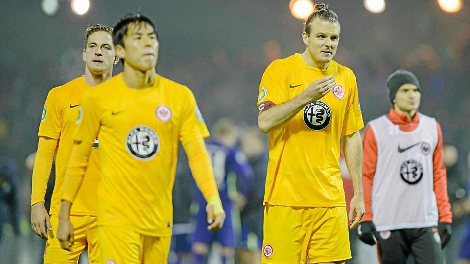 Die ehemaligen Profis von Eintracht Frankfurt, Bastian Oczipka, Makoto Hasebe und Alexander Meier (von links), geben sich am Mittwoch beim SV Affolterbach die Ehre. 	Archivfoto: dpa