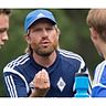 FCD-Trainer Peter Schmidt findet nicht nur gegenüber seinen Spielern deutliche Worte. Auch den Bayerischen Fußballverband nimmt er in die Kritik. Foto: Robert Brouczek