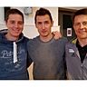 Schulterschluss mit dem Weltmeister: Björn Richter (links) und Andreas Schüttpelz (rechts) posieren mit Miroslav Klose.