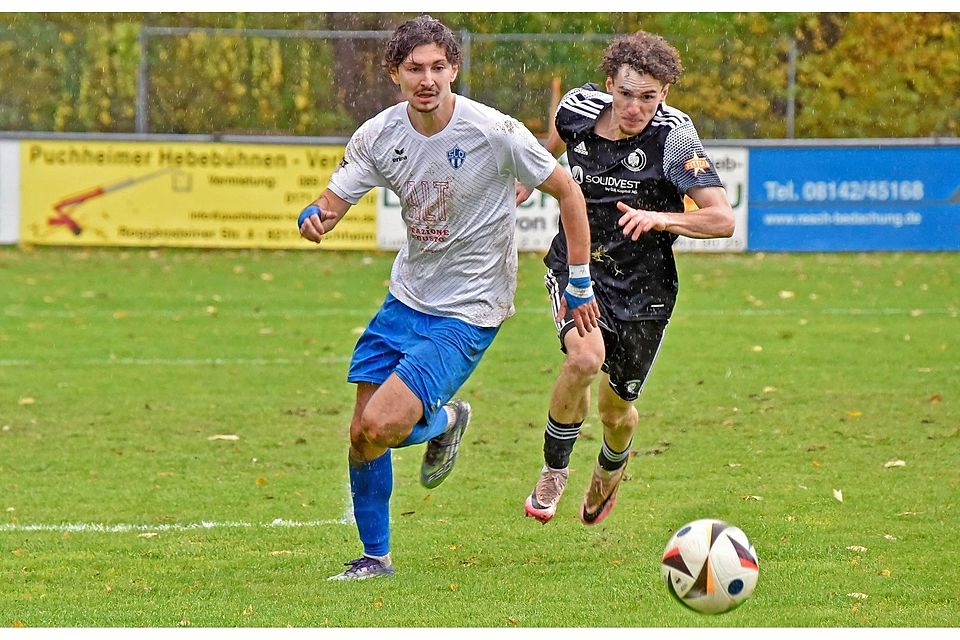 Kerem Kavuk vom SC Olching (weißes Trikot) im Spiel gegen den SV Planegg (in Schwarz). Kerem Kavuk vom SC Olching (weißes Trikot) im Spiel gegen den SV Planegg (in Schwarz).
