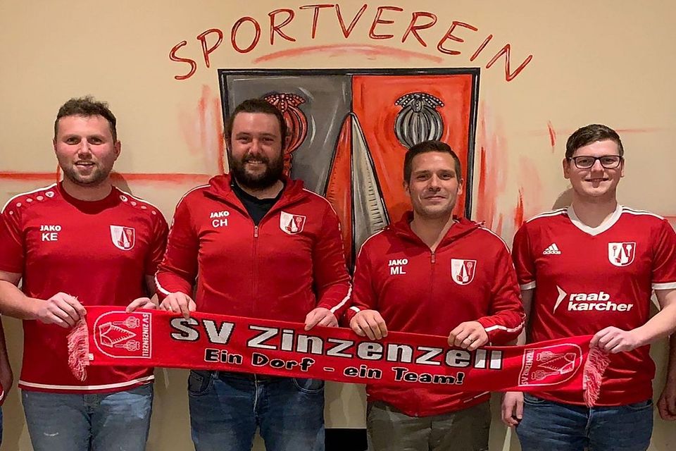 Tobias Urban (2.v.li.) und Timo Grzyb (2.v.re.) bilden ab Sommer das neue Trainergespann beim SV Zinzenzell.