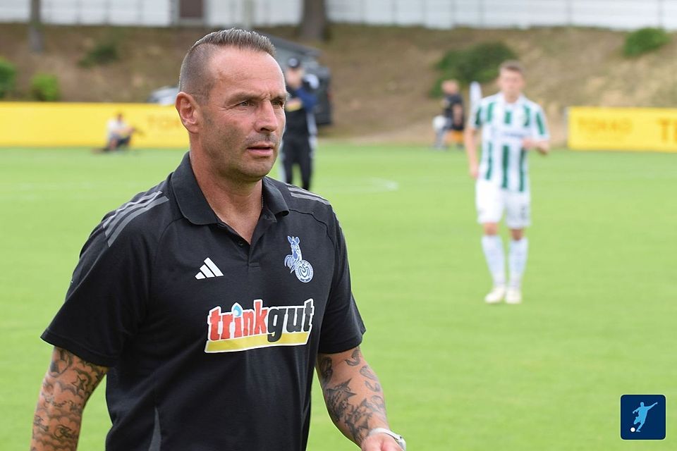 Dietmar Hirsch richtet den Fokus voll auf den Auftakt gegen den FC Gütersloh.