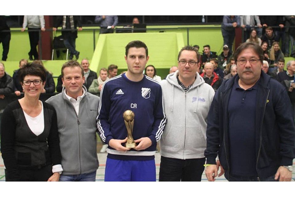 Philipp Rüttgers vom SSV Nümbrecht erhielt die Trophäe für den besten Spieler des Turniers