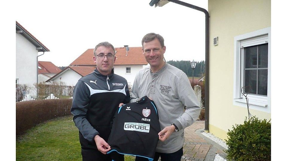 Jugendleiter Franz Grübl zusammen mit Ingo Anderbrügge. F: SV Erlbach