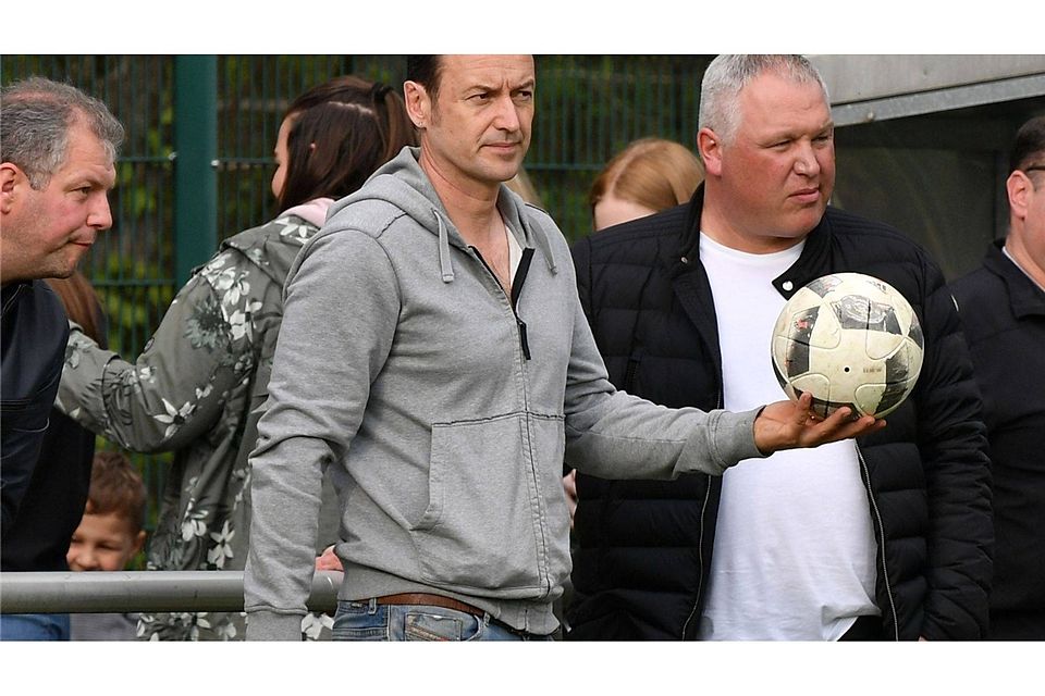 Ballhalter: Grunbachs Trainer Jens Wolfinger freut sich über einige Neuzugänge, muss aber auch schwerwiegende Abgänge verkraften. Foto: PZ-Archiv/Hennrich