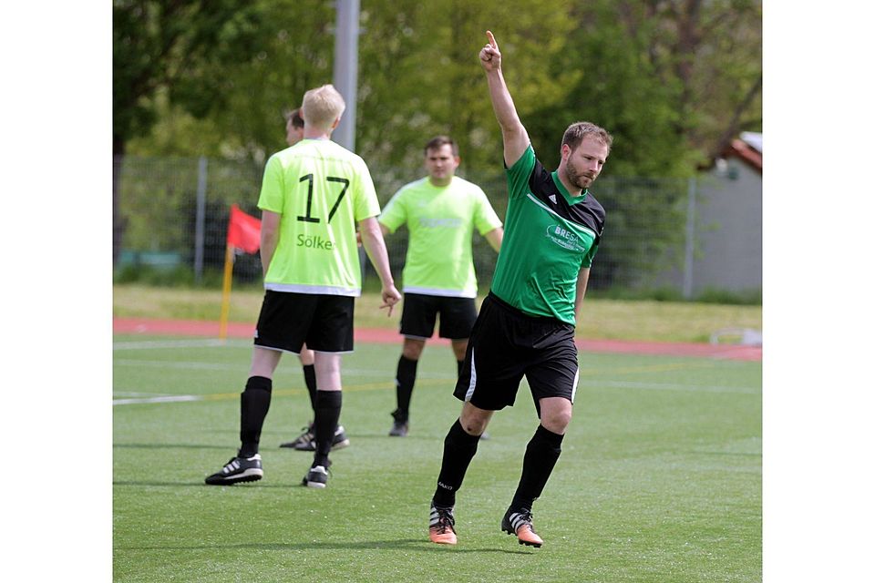 Ich habs gemacht: Armsheims Jonas Rieder jubelt über seinen Treffer zum zwischenzeitlichen 1:0 gegen die SG Dautenheim. 	Foto: Photoagenten/Axel Schmitz