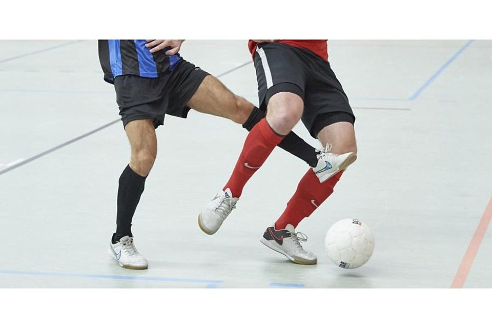 Nach einem spannenden Finale sicherte sich die Mannschaft von Türk Gücü Rüsselsheim II beim diesjährigen Türkischen Rhein-Main-Hallenfußballturnier den Titel. Symbolfoto: VRM Nach einem spannenden Finale sicherte sich die Mannschaft von Türk Gücü Rüsselsheim II beim diesjährigen Türkischen Rhein-Main-Hallenfußballturnier den Titel. Symbolfoto: VRM
