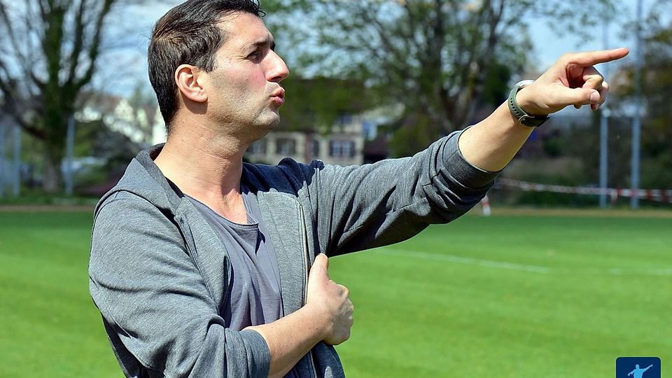 Dylan Bamarni, der Chefcoach des FC Heitersheim, gibt die Richtung vor.