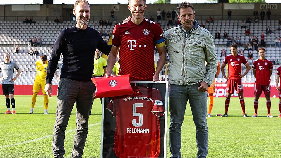 Ex-Bayernprofi Feldhahn (Mitte) hat beim SV Warngau sein Comeback in der Kreisklasse gefeiert.