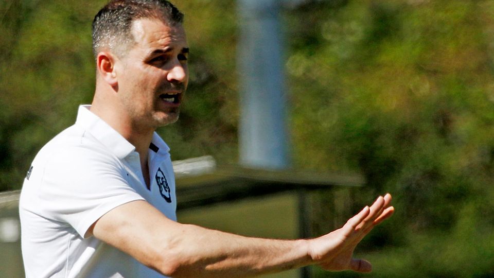 Bleibt gelassen: Ricardo Abrantes, Trainer des FC 08 Bad Säckingen | Foto: Matthias Konzok