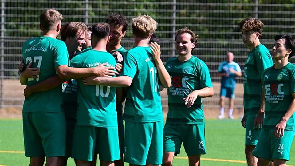 Kollektiver Torjubel beim VfR Groß-Gerau, der im Hessenpokal die zweite Runde erreicht hat. Auch Neuzugang Ryuji Yasuda (rechts) freut sich.