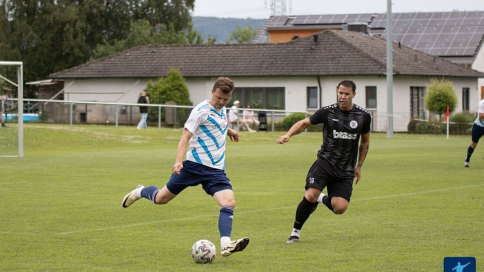 Patrick Amrhein (re.) will die Siegesserie seiner TuS weiter aufrechterhalten.