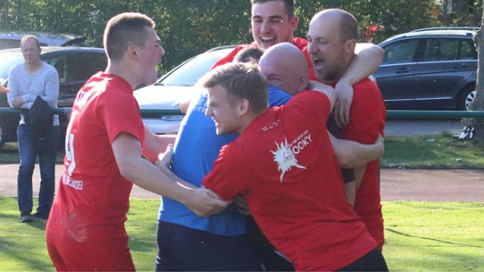 Riesenjubel bei Drochtersen/Assel IV nach dem verdienten Einzug ins Finale.