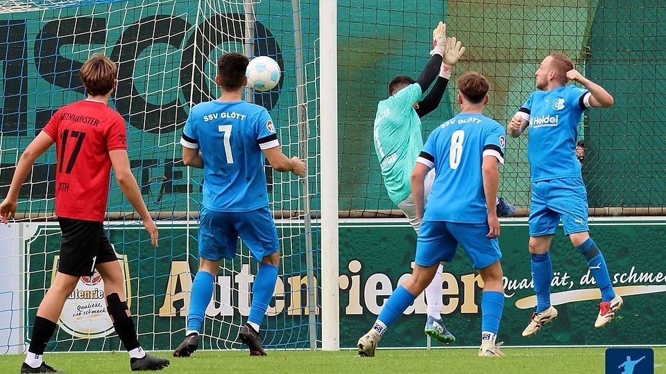 Benjamin Waidele (rechts) rettete der SSV Glött auf den letzten Drücker noch einen Zähler.