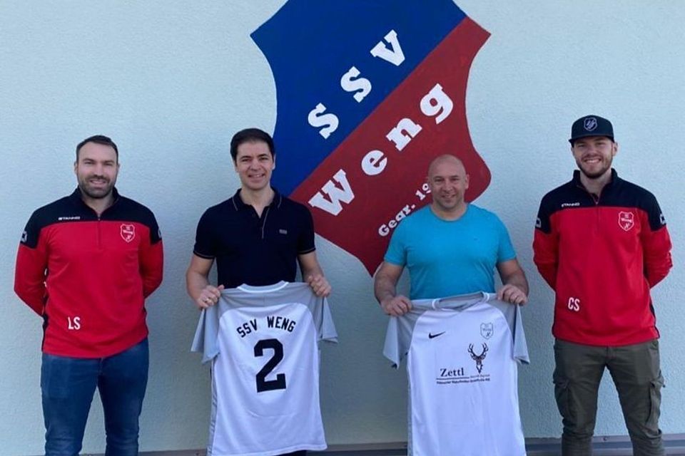 Gerd Bogner (zweiter von rechts) und Florian Gögl (zweiter von links) sollen den SSV Weng in der Erfolgsspur halten 
