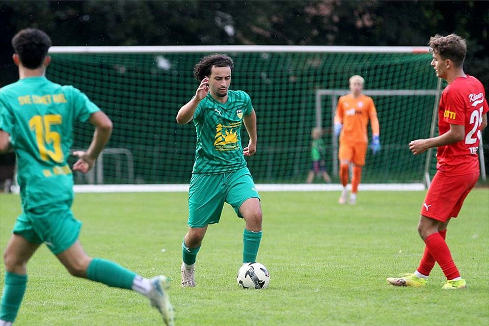 Anis Assameur (SVE Comet Kiel) bearbeitete dieses Mal die linke Mittelfeldseite.