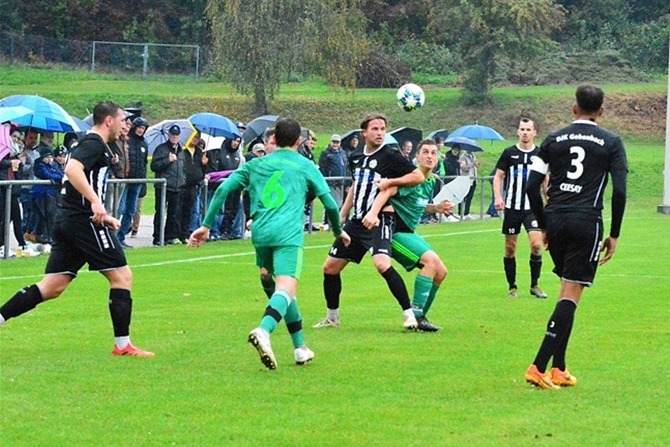 Zuletzt setzte sich die DJK Gebenbach (in Schwarz) im Pokal gegen den FC OVI-Teunz durch. Foto: Ralf Gohlke
