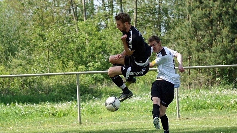 Kapitän Franz (in weiß) konnte mit dem 5:0 per Strafstoß auch gleichzeitig den Endstand markieren...