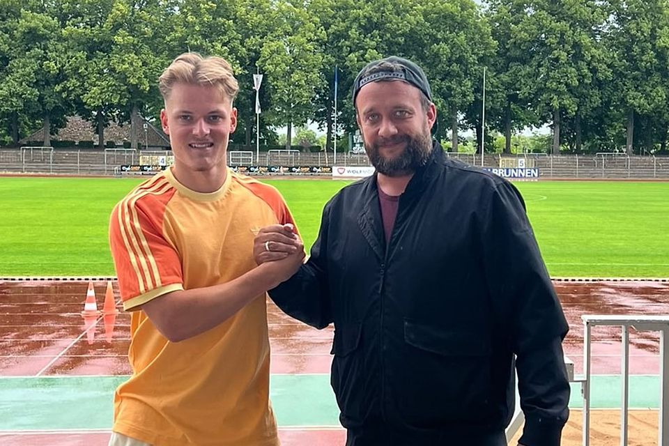 " Nach zehn Jahren beim 1. FC Nürnberg bedeutet mir dieser Schritt in die Heimatregion besonders viel", freut sich Eibner (l.) auf die Herausforderung in Schweinfurt. " Nach zehn Jahren beim 1. FC Nürnberg bedeutet mir dieser Schritt in die Heimatregion besonders viel", freut sich Eibner (l.) auf die Herausforderung in Schweinfurt.