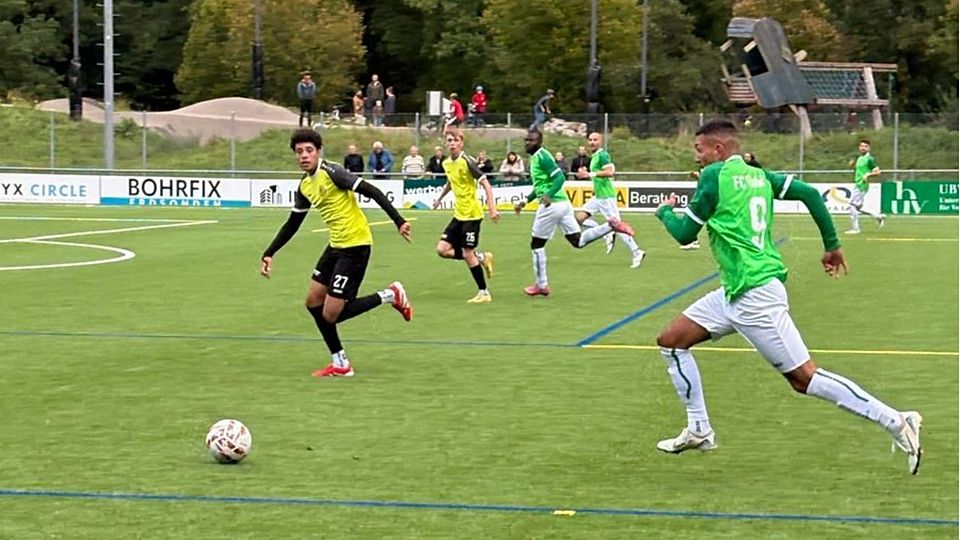 Thalwil (in grün) eilt von Sieg zu Sieg. Zur Einweihung des neuen Kunstrasens wurde der FC Pratteln mit 5:1 bezwungen - der sechste Sieg im siebten Spiel.