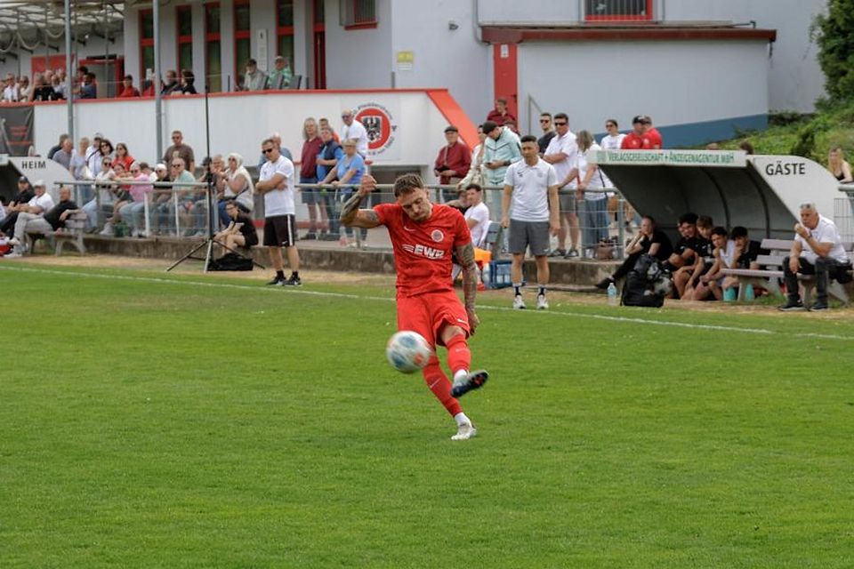 Zwei saubere Treffer: An Doppelpacker Marcell Oehler lag es nicht, dass die TSG Pfeddersheim gegen Phönix Schifferstadt keinen Heimsieg feiern konnte.	Foto: Marc Braner/pakalski-press