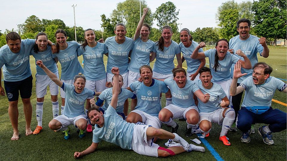So sehen Sieger aus: Die MFFC-Girls surfen als Verbandsliga-Meister auf der Erfolgswelle, wollen sich 2016/17 in der Hessenliga etablieren. 	Foto: Jürgen Rode