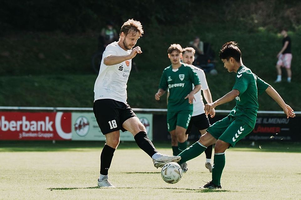 Zukünftig in Doppelfunktion bei Wismut Gera: Torjäger & Trainer Rico Heuschkel. Zukünftig in Doppelfunktion bei Wismut Gera: Torjäger & Trainer Rico Heuschkel.