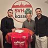 v.l. Can Bey Güner, Kujtim Pjetri (Abteilungsleiter Fußball) und Mehmet Han Teke (sportlicher Leiter)