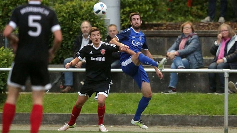Wollen über einen Erfolg im Rheinlandpokal weiteres Selbstvertrauen für die Meisterschaft tanken: die Spielr des SV Morbach (schwarze Trikots).