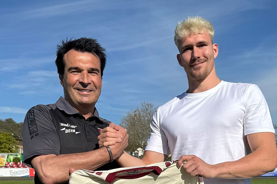 Neumarkts Sportlicher Leiter Stefan Pröpster (links) begrüßt Peter Grübl am Deininger Weg.